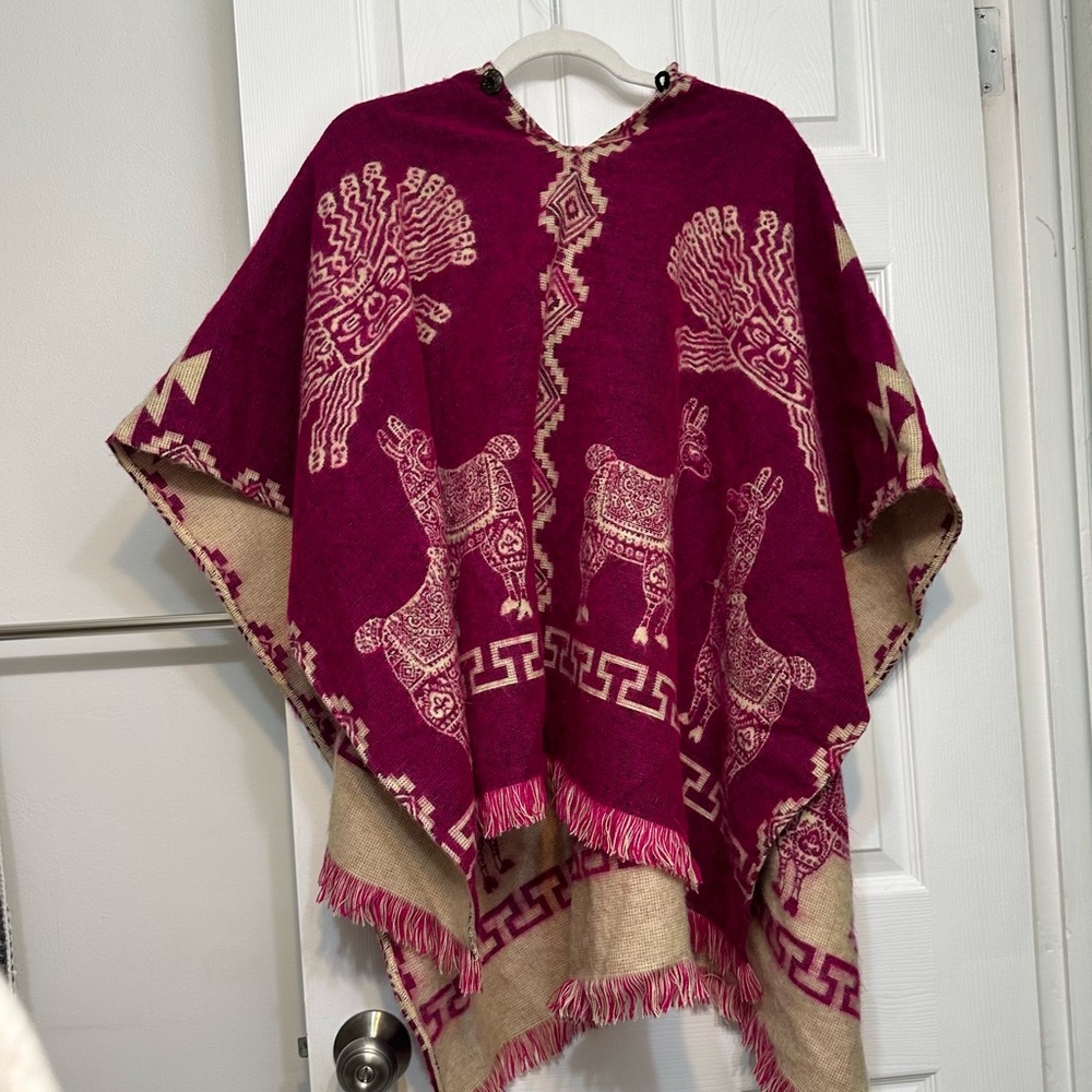 [Authentic] Alpaca Woven Fuchsia and Beige Peruvian Poncho